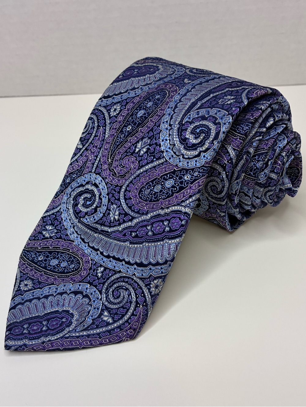 Ted Baker London Men’s Silk Necktie Blue Purple Paisley Pattern Designer Tie EUC